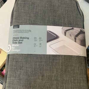 Glass baking dish with lid and travel tote